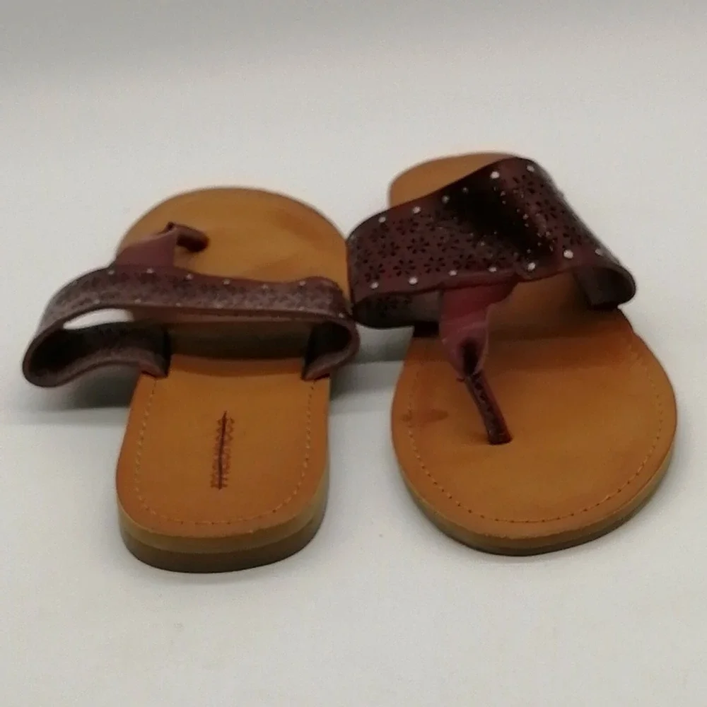 Maurices Shoes Womens Pryia‎ Brown 10 Thong Sandal Wide Strap Studded Flat